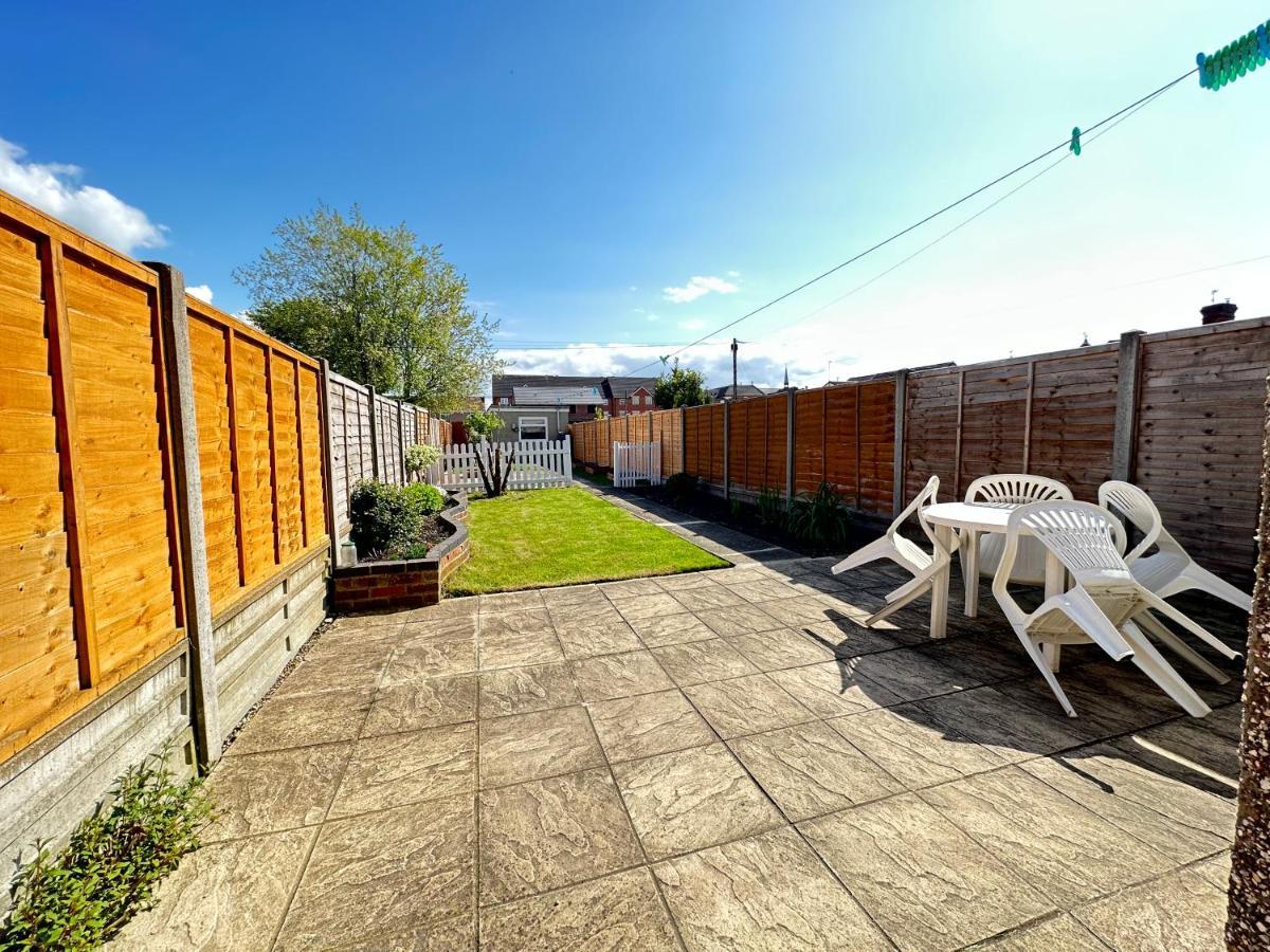 Edinburgh Street Home - Beautiful House With Free Parking And Wifi, Equipped With Comfy Furnitures Swindon Exterior photo