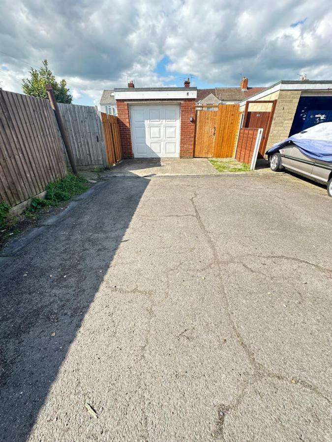 Edinburgh Street Home - Beautiful House With Free Parking And Wifi, Equipped With Comfy Furnitures Swindon Exterior photo