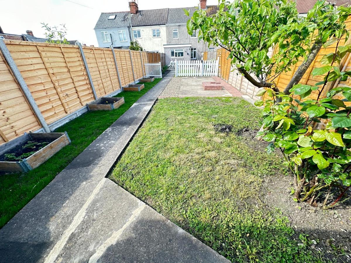 Edinburgh Street Home - Beautiful House With Free Parking And Wifi, Equipped With Comfy Furnitures Swindon Exterior photo